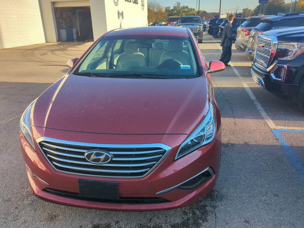 Used 2016 Hyundai Sonata SE FWD image 2