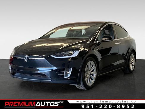 Used 2018 Tesla Model X image 1