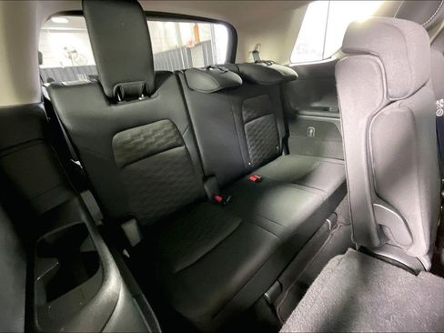 Used 2024 Nissan Pathfinder SV image 38