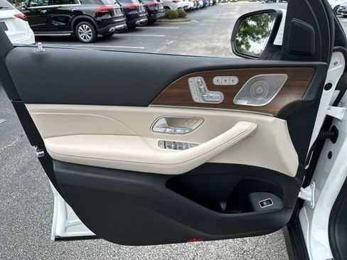 Used 2025 Mercedes-Benz GLS 450 4MATIC image 38