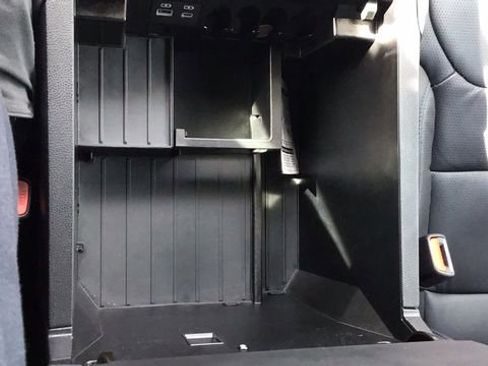 Used 2025 Toyota Sequoia Platinum image 38