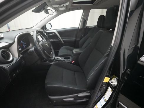 Used 2018 Toyota RAV4 XLE AWD/4WD image 7