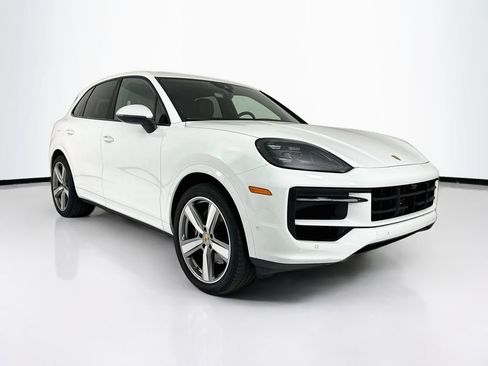 Certified 2024 Porsche Cayenne AWD/4WD image 7