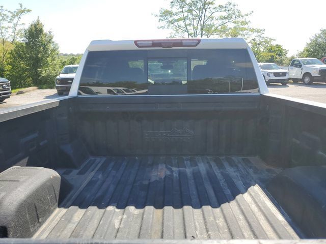 Used 2024 Chevrolet Silverado 1500 High Country w/ High Country Premium Package AWD/4WD image 9