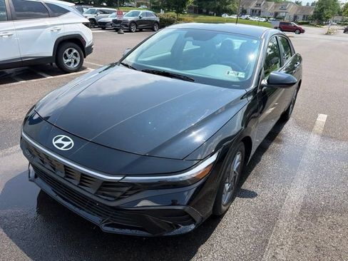 Used 2024 Hyundai Elantra SEL FWD image 2