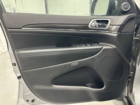 Used 2018 Jeep Grand Cherokee Limited AWD/4WD image 8