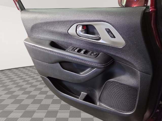 Used 2021 Chrysler Pacifica Limited w/ Uconnect Theater Family Group AWD/4WD image 27