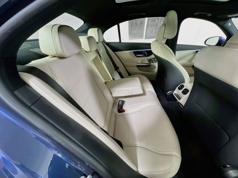 Used 2024 Mercedes-Benz C 300 4MATIC Sedan image 28