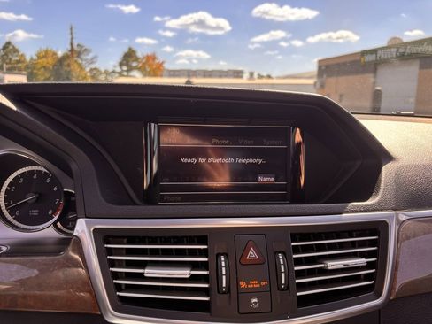 Used 2010 Mercedes-Benz E 350 Sedan image 22