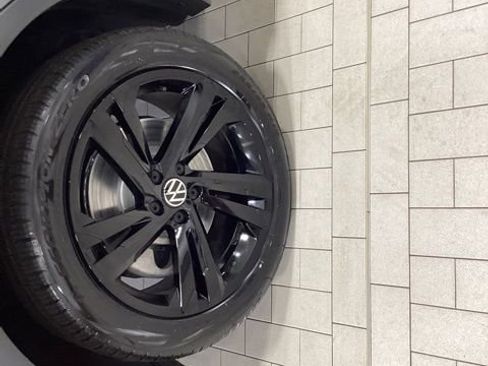 Certified 2023 Volkswagen Tiguan SE R-Line image 30