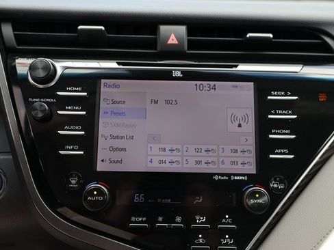 Used 2018 Toyota Camry XLE image 24