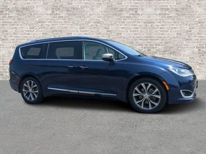 Used 2018 Chrysler Pacifica Limited w/ Tire & Wheel Group