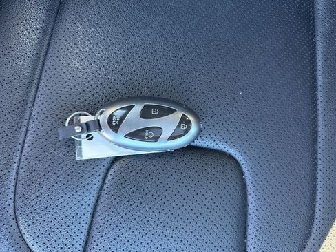 Used 2024 Hyundai Elantra Limited image 22