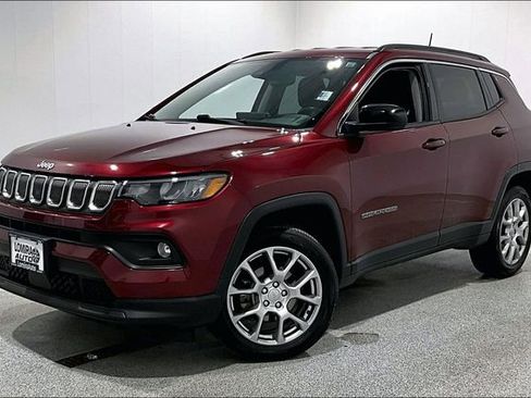 Used 2022 Jeep Compass Latitude image 3
