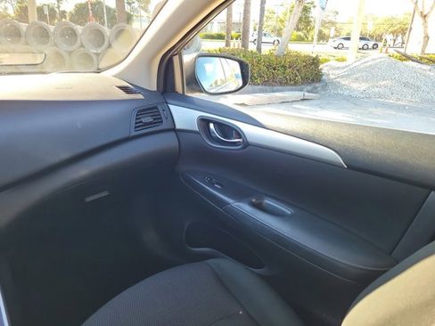 Used 2019 Nissan Sentra S w/ Appearance Package image 18