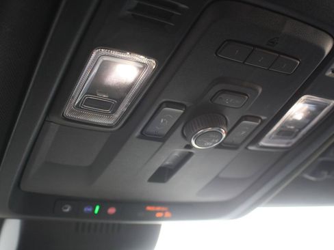 Used 2023 GMC Yukon Denali AWD/4WD image 35