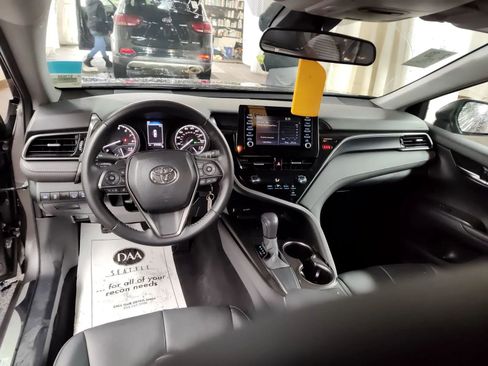 Used 2024 Toyota Camry SE image 6