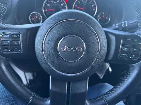 Used 2015 Jeep Wrangler Unlimited Sahara w/ Connectivity Group AWD/4WD image 46
