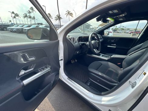 Used 2025 Mercedes-Benz GLA 250 image 11