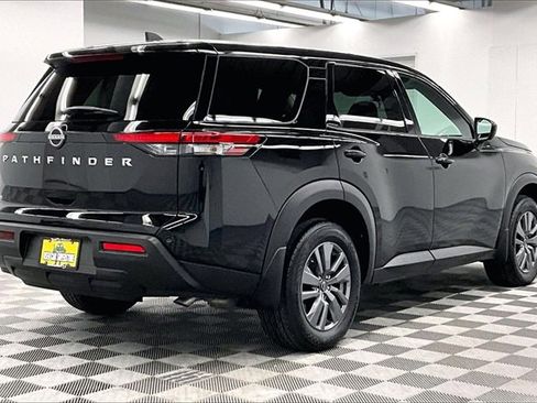 Used 2024 Nissan Pathfinder S image 11