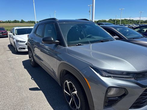Used 2021 Chevrolet TrailBlazer RS w/ Convenience Package FWD image 2