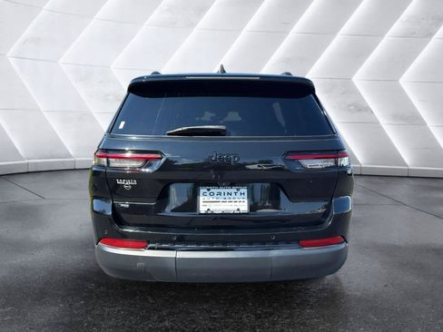 Used 2023 Jeep Grand Cherokee L Laredo RWD image 6