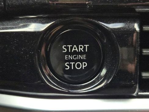 Certified 2025 Nissan Pathfinder SV FWD image 28