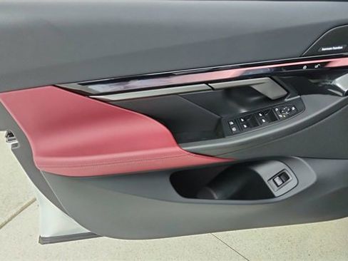 Used 2025 BMW 540i xDrive image 36