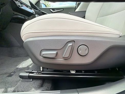 New 2026 Kia Niro EX FWD image 22