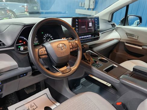 Used 2022 Toyota Sienna LE image 8
