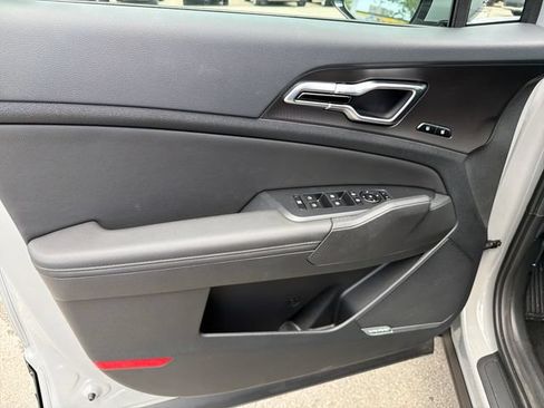 New 2026 Kia Sportage SX FWD image 17