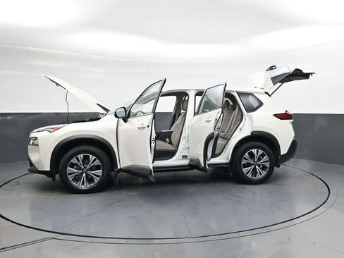 Used 2023 Nissan Rogue SV image 45