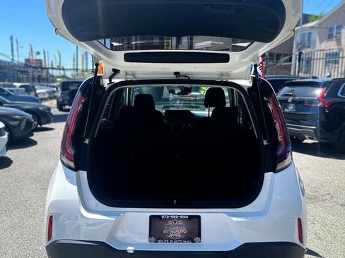 Used 2023 Kia Soul LX w/ Option Group 015 FWD image 7
