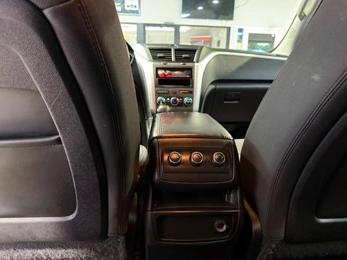 Used 2012 Chevrolet Traverse LT FWD image 16
