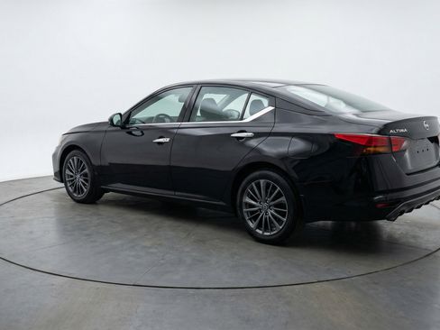 Used 2025 Nissan Altima 2.5 SV image 6