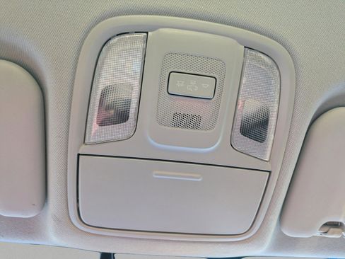 Used 2017 Kia Niro EX image 25