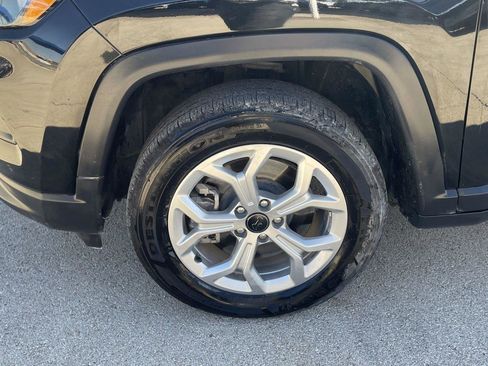 Used 2025 Jeep Compass Sport image 33