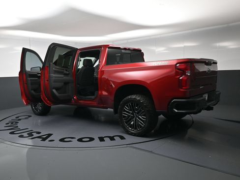 Used 2025 Chevrolet Silverado 1500 LT Trail Boss w/ Dark Appearance Package AWD/4WD image 28