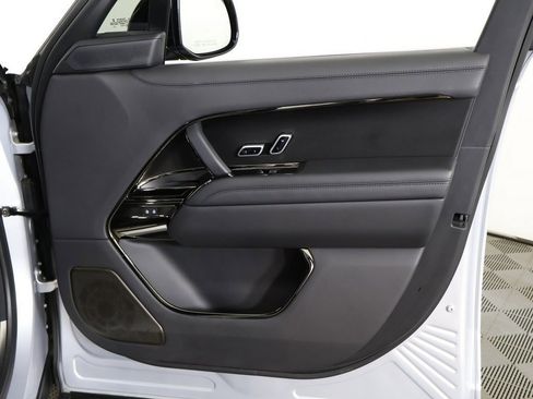 Used 2023 Land Rover Range Rover SV image 29