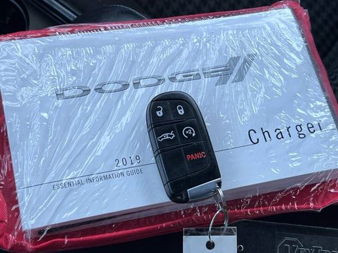 Used 2019 Dodge Charger SXT w/ Blacktop Package AWD/4WD image 12