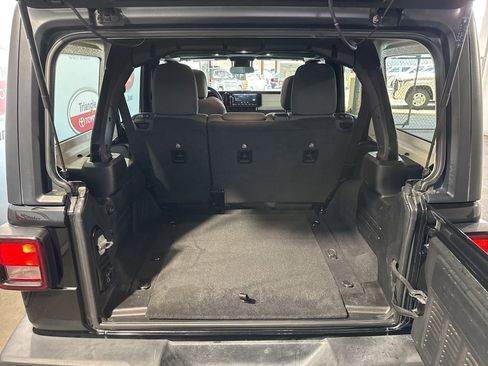 Used 2024 Jeep Wrangler Unlimited Sport AWD/4WD image 22