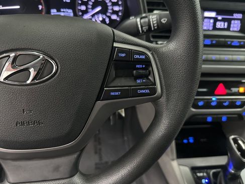 Used 2017 Hyundai Elantra SE FWD image 16