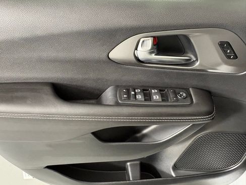 New 2026 Chrysler Pacifica Select FWD image 16