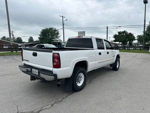 Used 2006 Chevrolet Silverado 2500 LT w/ Heavy-Duty Power Package RWD image 3
