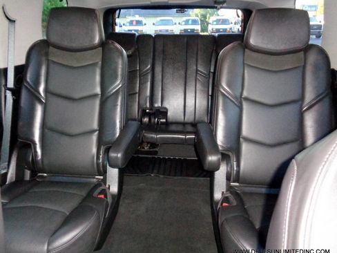 Used 2018 Cadillac Escalade Premium Luxury image 24