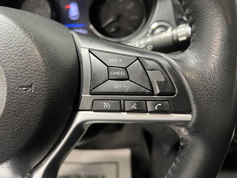 Used 2018 Nissan Rogue SV image 16