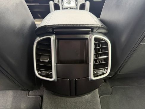 Used 2018 Porsche Cayenne S image 22