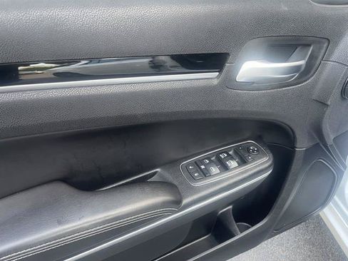 Used 2018 Chrysler 300 S AWD/4WD image 13