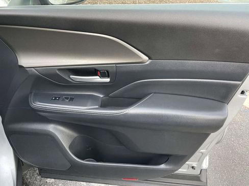 Used 2025 Toyota Grand Highlander FWD image 46