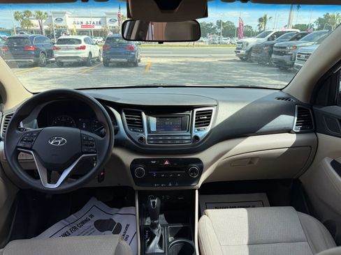 Used 2018 Hyundai Tucson SE image 8